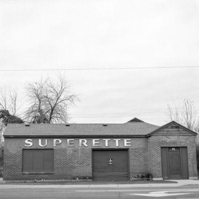Superette, shuttered
