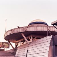 Flying Saucer of the Space Age Lodge by thinbegin