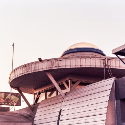 Flying Saucer of the Space Age Lodge — Kodak ProImage 100, Leica R4